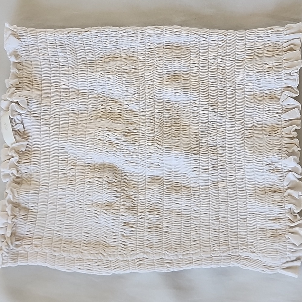β¨οΈ H&M Smocked Top β¨οΈ - Picture 2 of 4